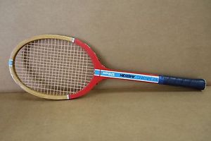 Vintage TENNIS RACQUET Wilson BILLIE JEAN KING American strata-bow