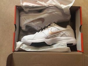 NEW Nike Women's Tennis Shoes Air Cage Court Size 11.5 WHITE