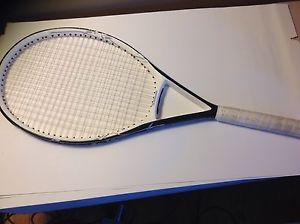 Wilson black whisper hybrid 4 1/8, 9.9 oz 18x20 good for Female Beginner !