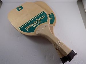 2 pickle ball paddles