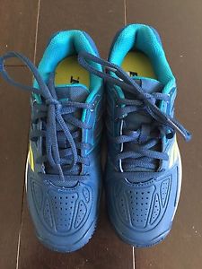 Brand new Babolat Children's court shoe size 2