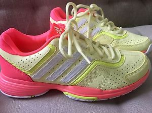 Adidas Barricade Court 2 Women's Tennis Shoes (wore once) Size 7