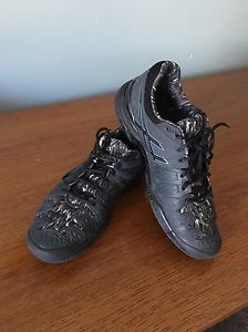 Men's 11 1/2 Asics Tennis Shoe