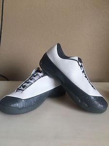 Mens wilson fli-by tennis shoes