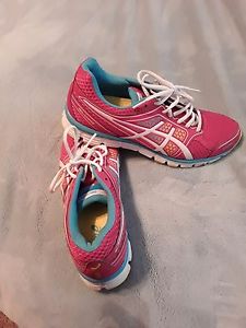 New Asics Tennis Shoes Size 10, Just tried on that's IT!!