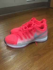 NEW Nike tennis Shoes Size 7 Vapor