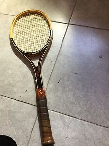 Guillermo Vilas AMF Head Wood Tennis Racquet Good Straight 4 3/8