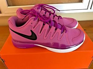 Nike Women's Zoom Vapor Tour Tennis shoe Size 7.5