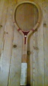 VINTAGE TENNIS RACKET WRIGHT & DITSON WOODEN-HANDLED  AMERICAN ACE ANTIQUE