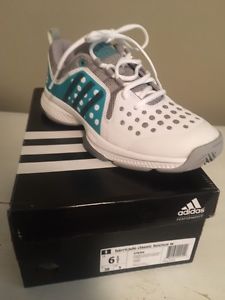 adidas Women's Barricade Classic Bounce Tennis Shoe- size 6.5
