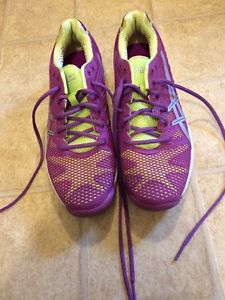 Size 8 1/2 Woman's Ascis Gel Solution Speed Shoes