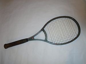 Rossignol F-200 Carbon French Midsize Tennis Racquet. 4 5/8 L. Mats Wilander.