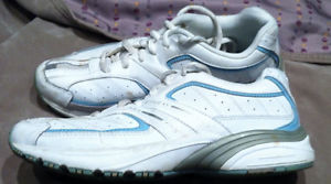 Prince 7-1/2 (USA) White/Blue Women's tennis shoes - Pre-owned