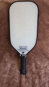 ENGAGE BLADE PICKLEBALL PADDLE
