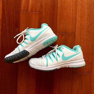 EUC Nike Vapor Court Tennis Squash Shoes WOMEN US 8