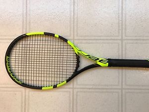 Babolat Pure Aero "VS" 4 3/8  tennis racquet