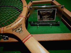 VINTAGE 1930's WRIGHT & DITSON WOOD TENNIS RACKET MODEL: DAVIS CUP WITH BONUS