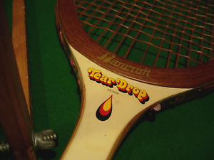 VINTAGE F.J. BANCROFT WOOD TENNIS RACKET CIRCA: 1974 TEAR-DROP DESIGN BY: SAWYER