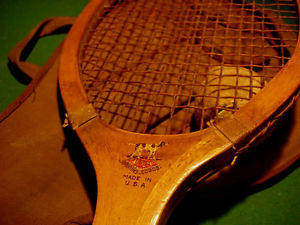 VINTAGE ANTIQUE DRAPER & MAYNARD WOOD TENNIS RACQUET CIRCA: 1925 WITH CANVAS BAG
