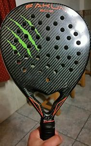 Pala de padel fakun y víbora de regalo