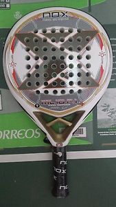 PALA DE PADEL NOX ML10 P.1 MIGUEL LAMPERTI PRECINTADA Y NUEVA A ESTRENAR!!