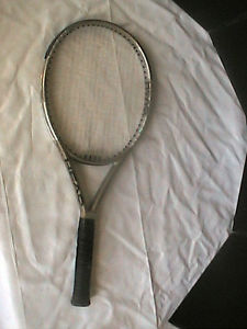 Head liquidmetal 5 tennis racquet  grip sz 4 3/8 head sz107 excellent condition