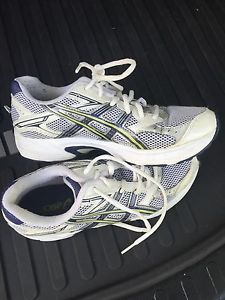 Ladies Asics Shoes Siize 7.5.