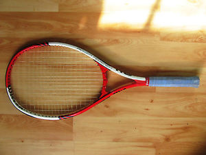 Roger Federer Wilson 110 Tennis Racquet Red & White 4 1/2 Grip Size Lightly used