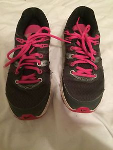 Black Women's Nike Tennis Shoes 8 & Cleats 8.5