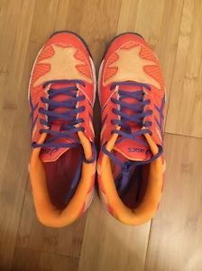 Kid's Asics Size 5 Tennis Shoe
