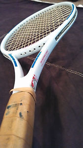 SPALDING PRO RESPONSE SERIES  TENNIS RACQUET STRUNG, SIZE 4 3/8