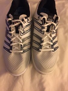 K SWISS TENNIS SHOES 