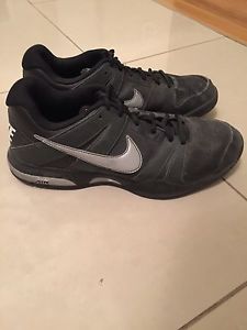 Beautiful NIKE Rafa Rafael Nadal Men's Tennis Shoes Size 9