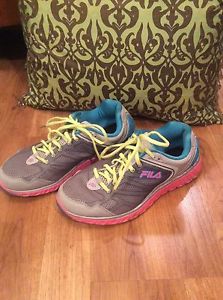 Ladies *FILA* Athletic Tennis Shoes in Bright Colors Sz 9, MINT, Fast Ship!