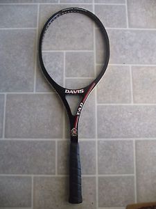 NEW 1980's DAVIS TAD GRAPHITE COMPOSITE MIDSIZE TENNIS RACKET