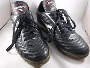Ladies Size 7 Diadora Black and White Tennis Racquetball Shoes Barely Used
